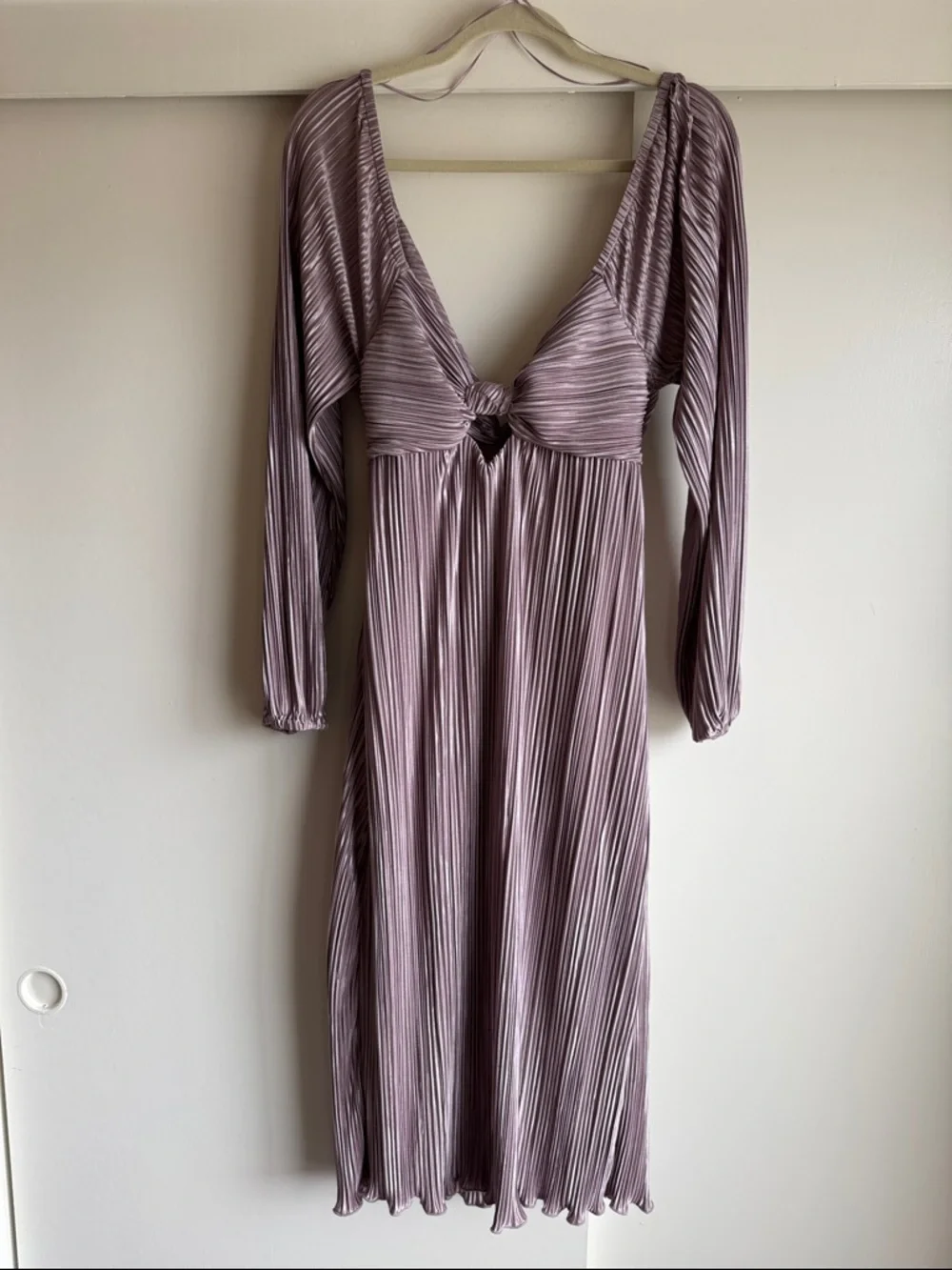 Baltic Born Amani Pleated Midi Dress in the color Lilac Large - Picture 4 of 10